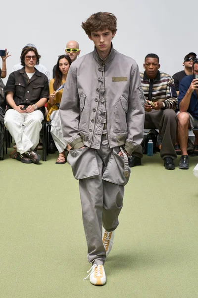 Look 32